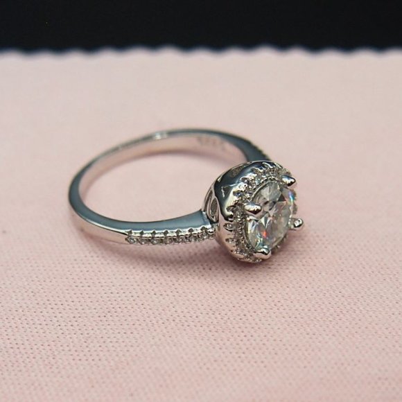 Beautiful Certified Halo 1.00ctw Moissanite Ring --- White Gold - Picture 7 of 8